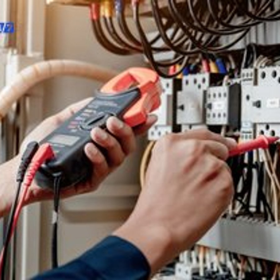 Photo de Julien Laurent, électricien certifié Installation Borne Recharge à VERT-SAINT-DENIS - Note 4.7/5