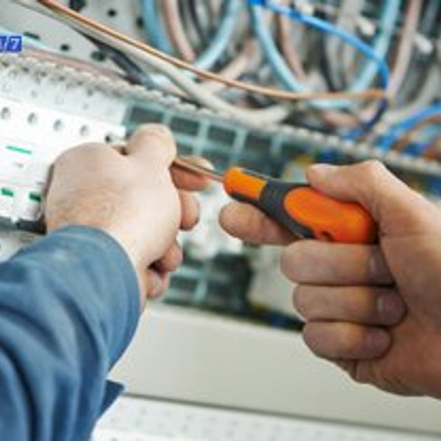 Photo de Claude François, électricien certifié Urgence 24/7 à ⚡ Électricien Hauts-de-Seine (92) | La Défense, Neuilly | SOS Urgence 24/7 - Note 4.9/5