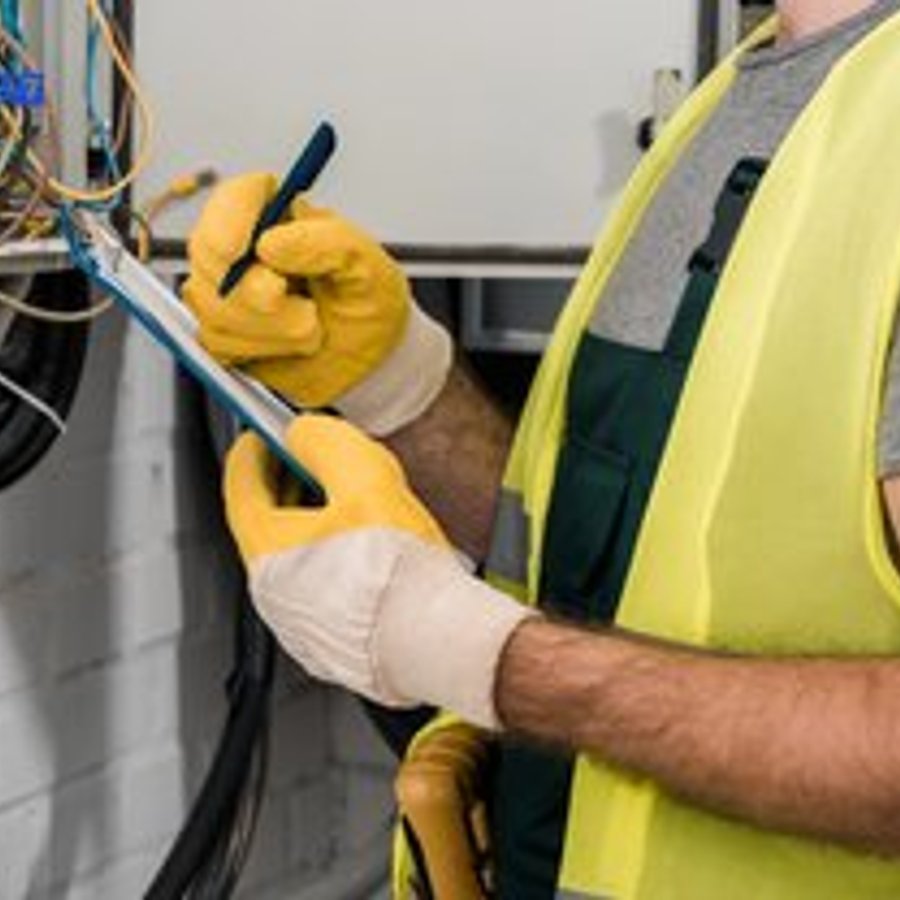 Photo de Denis Perrin, électricien certifié Mise aux Normes NF C 15-100 à BOUQUEVAL - Note 4.7/5