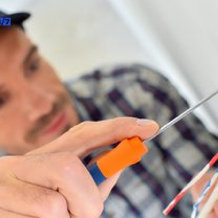 Photo de Philippe Lucas, électricien certifié Électricité Générale à IVRY-SUR-SEINE - Note 4.7/5