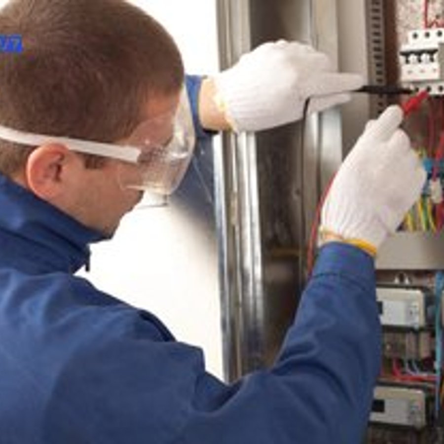 Photo de Didier Gautier, électricien certifié Installation Tableau Électrique à ⚡ Électricien Hauts-de-Seine (92) | La Défense, Neuilly | SOS Urgence 24/7 - Note 5/5