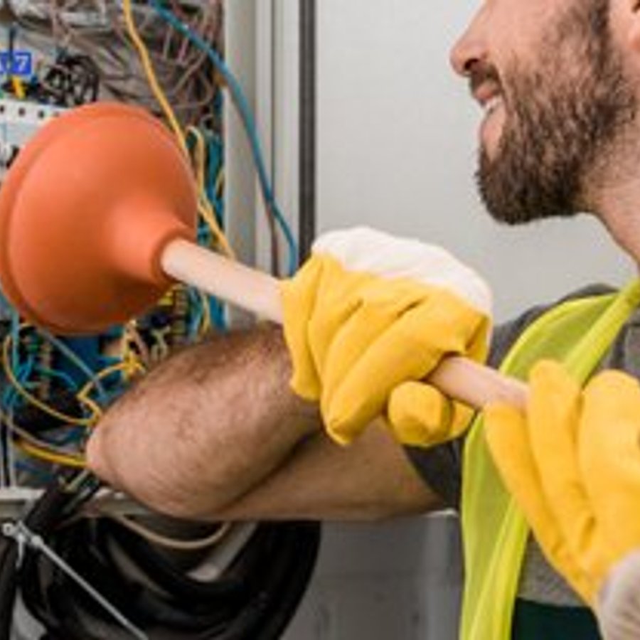 Photo de Antoine Rousseau, électricien certifié Mise aux Normes NF C 15-100 à BLENNES - Note 4.7/5