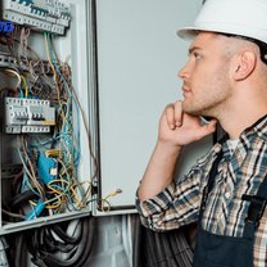 Photo de René Lemaire, électricien certifié Rénovation Électrique à ROUVRES - Note 4.7/5
