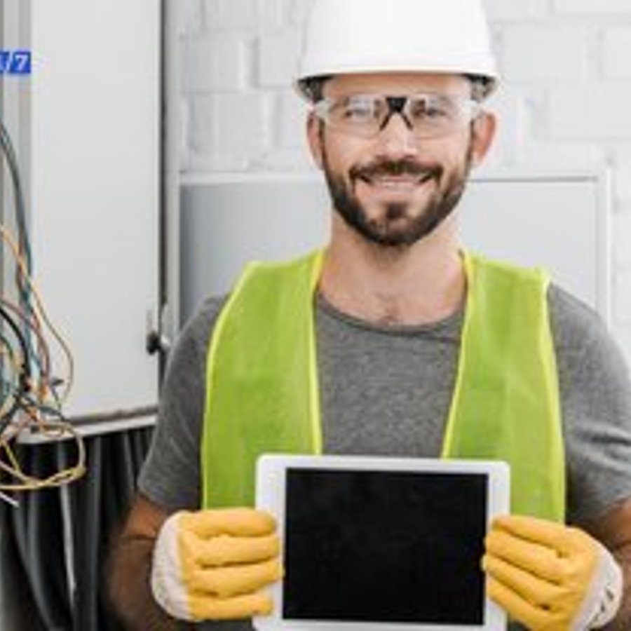 Photo de Emmanuel Fournier, électricien certifié Éclairage LED Professionnel à SACLAY - Note 4.7/5