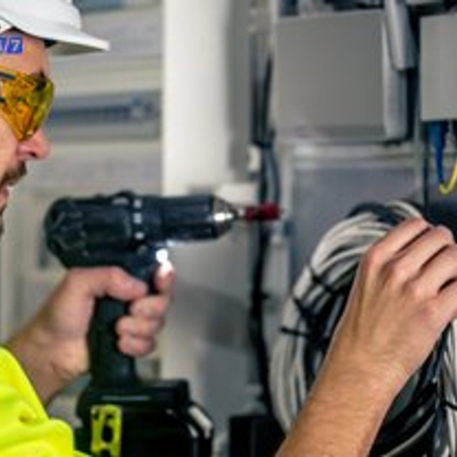Photo de Philippe Giraud, électricien certifié Électricité Générale à ABLIS - Note 4.7/5
