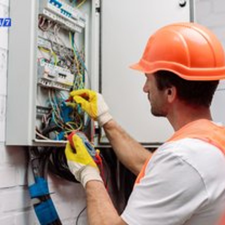 Photo de Rémi Perez, électricien certifié Dépannage Express à Paris 11 - Note 4.7/5