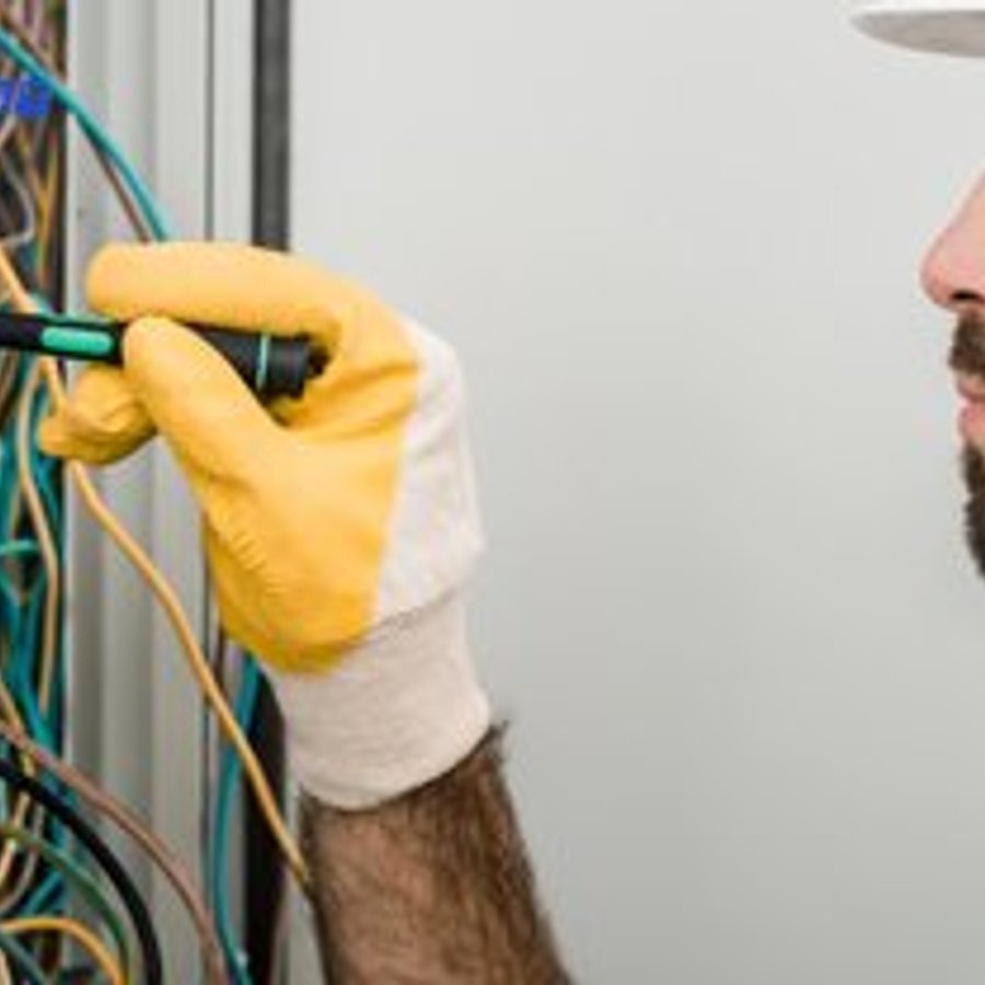 Photo de David Henry, électricien certifié Éclairage LED Professionnel à ARCUEIL - Note 4.7/5