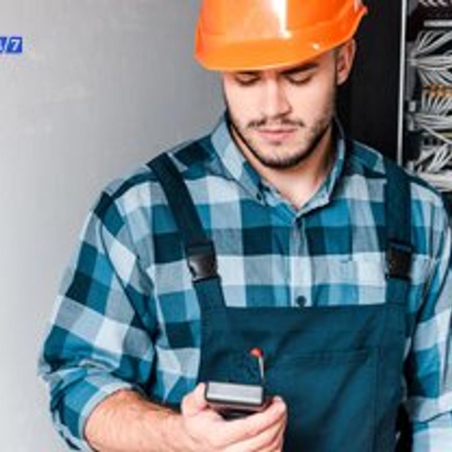 Photo de Emmanuel Noel, électricien certifié Éclairage LED Professionnel à Annuaire Électricien Paris IDF ⚡ 408 Pros Dispo 24/7 | 2025 - Note 4.9/5