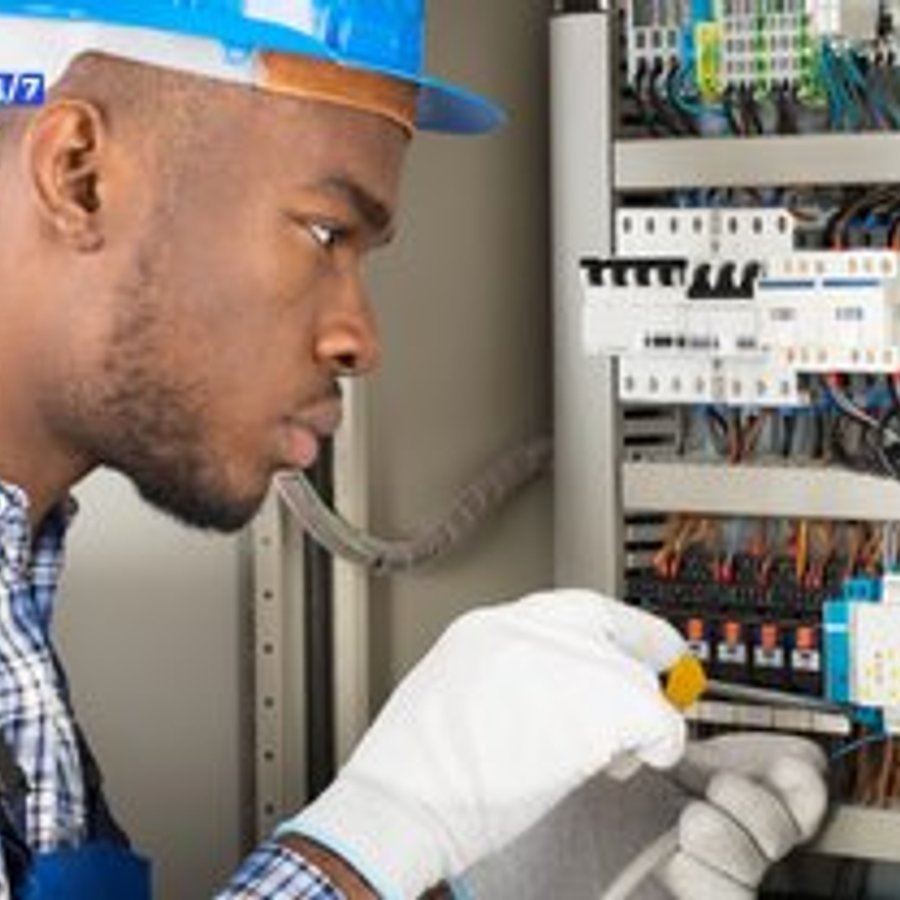 Photo de Philippe Bonnet, électricien certifié Électricité Générale à ERMONT - Note 4.7/5