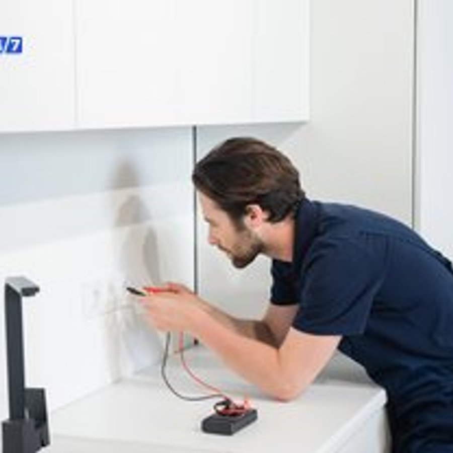 Photo de Pierre Leroy, électricien certifié Électricité Générale à AMENUCOURT - Note 4.8/5