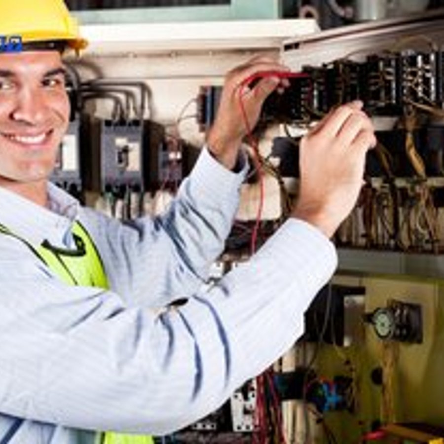 Photo de Alain André, électricien certifié Urgence 24/7 à ATTAINVILLE - Note 4.7/5