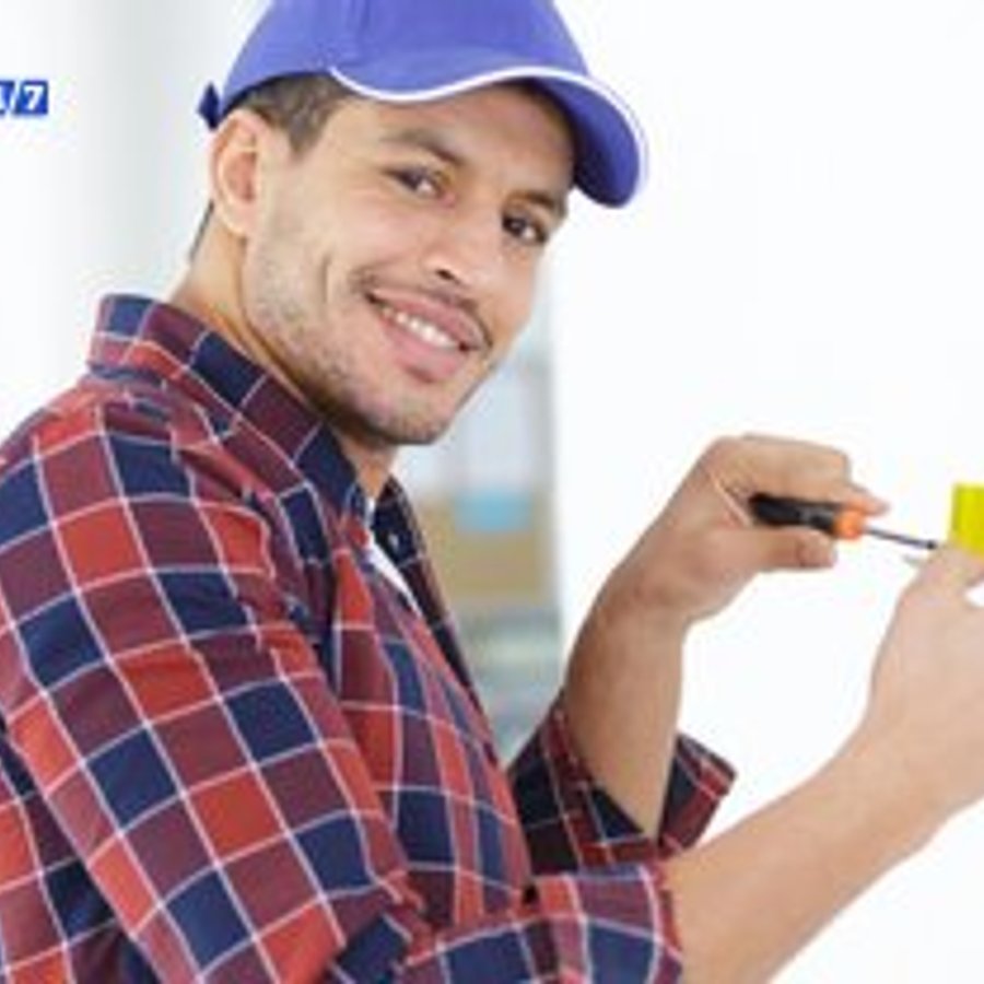 Photo de Daniel Brunet, électricien certifié Urgence 24/7 à ⚡ Électricien Hauts-de-Seine (92) | La Défense, Neuilly | SOS Urgence 24/7 - Note 4.9/5