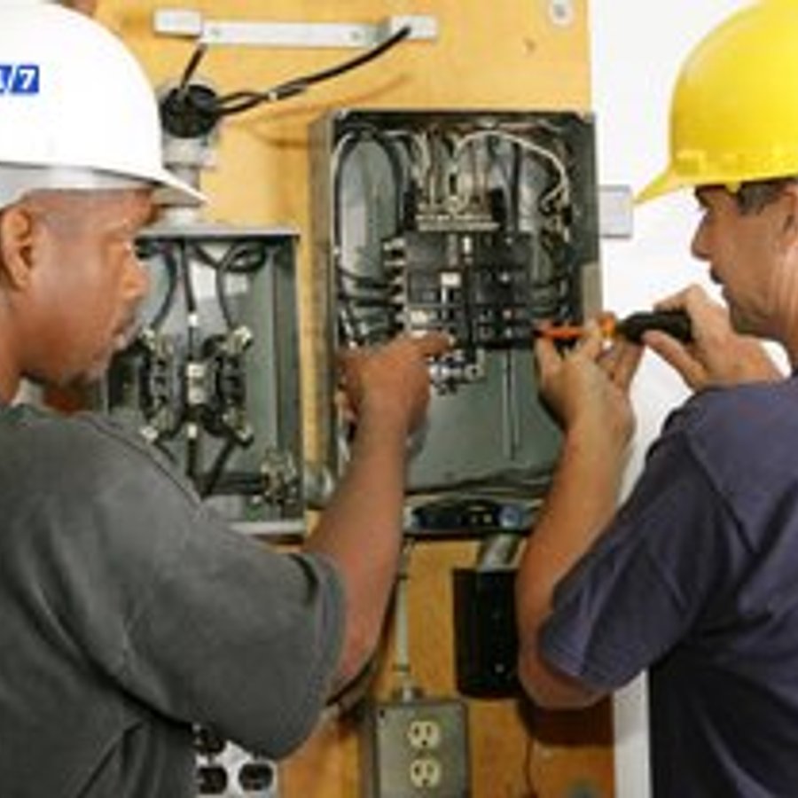 Photo de Philippe Laurent, électricien certifié Électricité Générale à BEAUCHAMP - Note 4.8/5