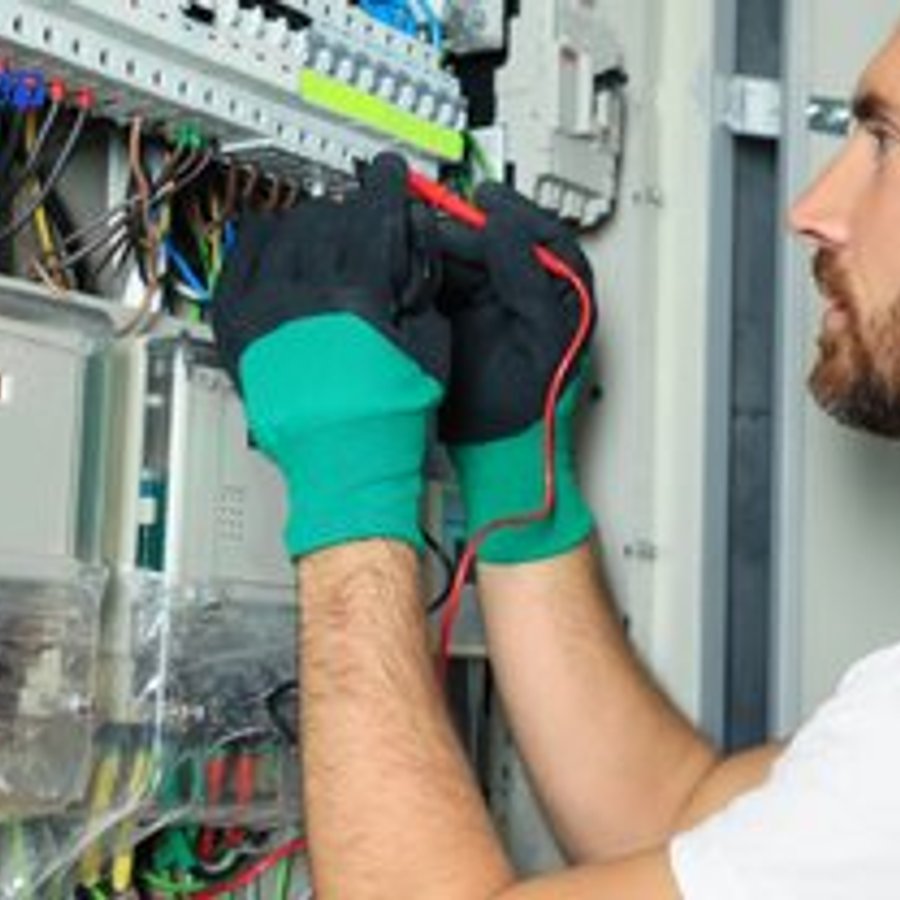 Photo de Maxime Mathieu, électricien certifié Dépannage Express à LESCHES - Note 4.7/5