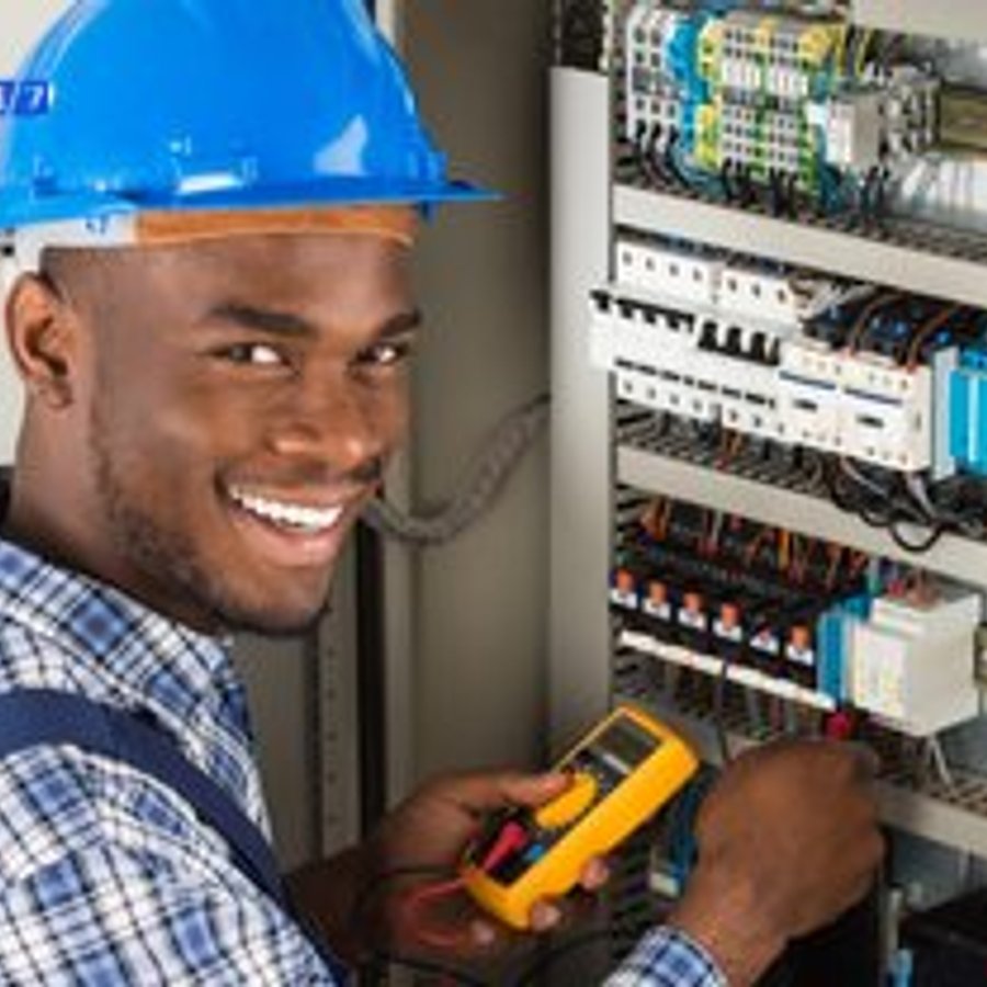 Photo de Denis Thomas, électricien certifié Mise aux Normes NF C 15-100 à ANDRESY - Note 4.7/5