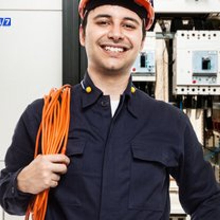 Photo de Alexandre Bourgeois, électricien certifié Éclairage LED Professionnel à ROINVILLE - Note 4.9/5