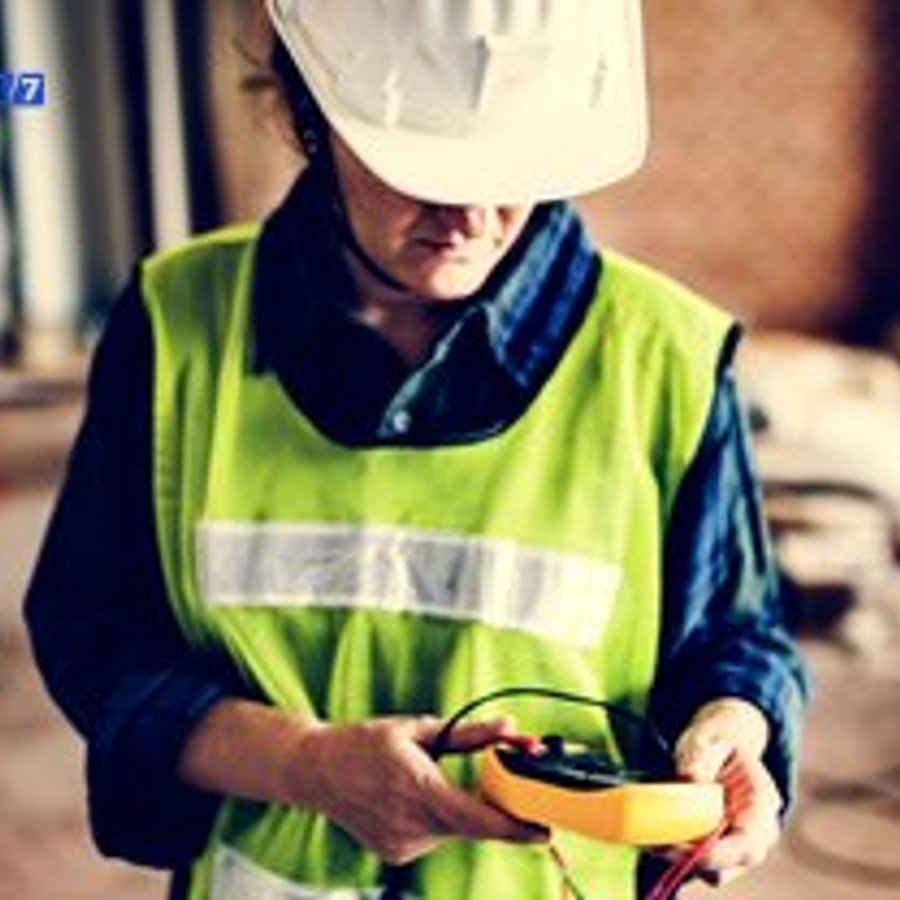 Photo de Maxime Morin, électricien certifié Dépannage Express à FONTAINS - Note 4.7/5