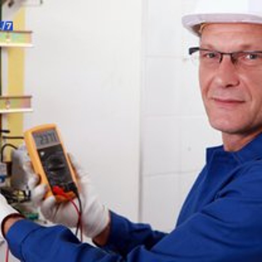 Photo de Olivier Giraud, électricien certifié Agréé Consuel à Annuaire Électricien Paris IDF ⚡ 408 Pros Dispo 24/7 | 2025 - Note 5/5