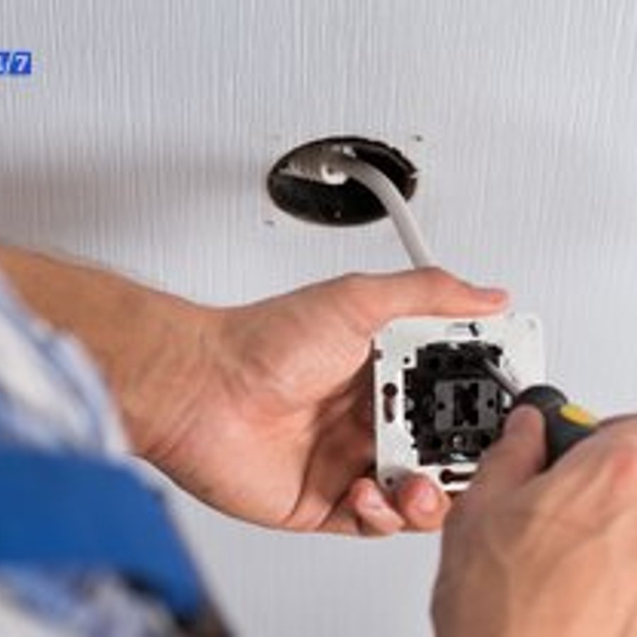 Photo de Julien Garcia, électricien certifié Installation Borne Recharge à TANCROU - Note 4.7/5