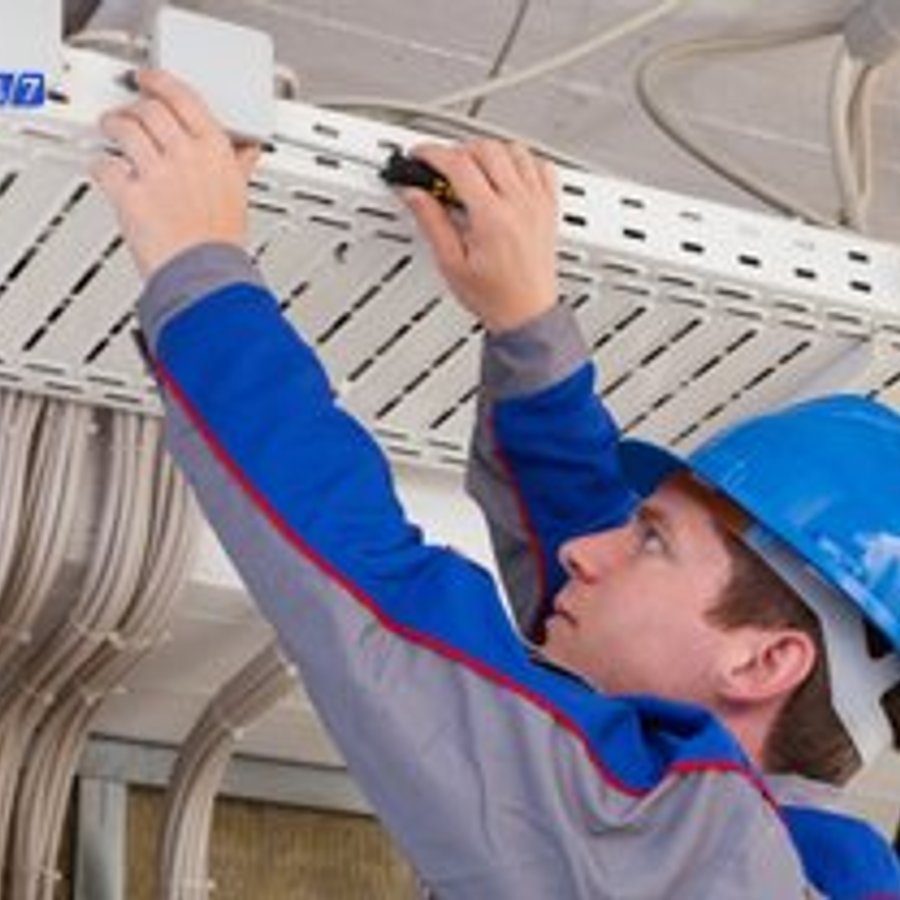 Photo de Alexandre Lucas, électricien certifié Éclairage LED Professionnel à MAISONS-ALFORT - Note 4.7/5