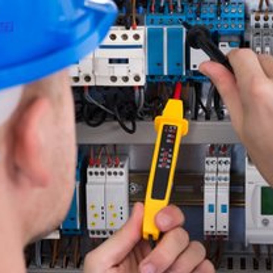 Photo de Laurent Guerin, électricien certifié Domotique & Automatisation à Annuaire Électricien Paris IDF ⚡ 408 Pros Dispo 24/7 | 2025 - Note 4.8/5