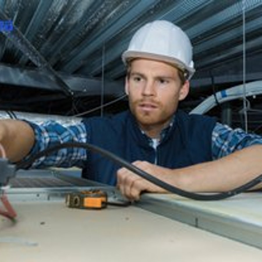 Photo de Antoine Marie, électricien certifié Mise aux Normes NF C 15-100 à SAINT-AUGUSTIN - Note 4.8/5