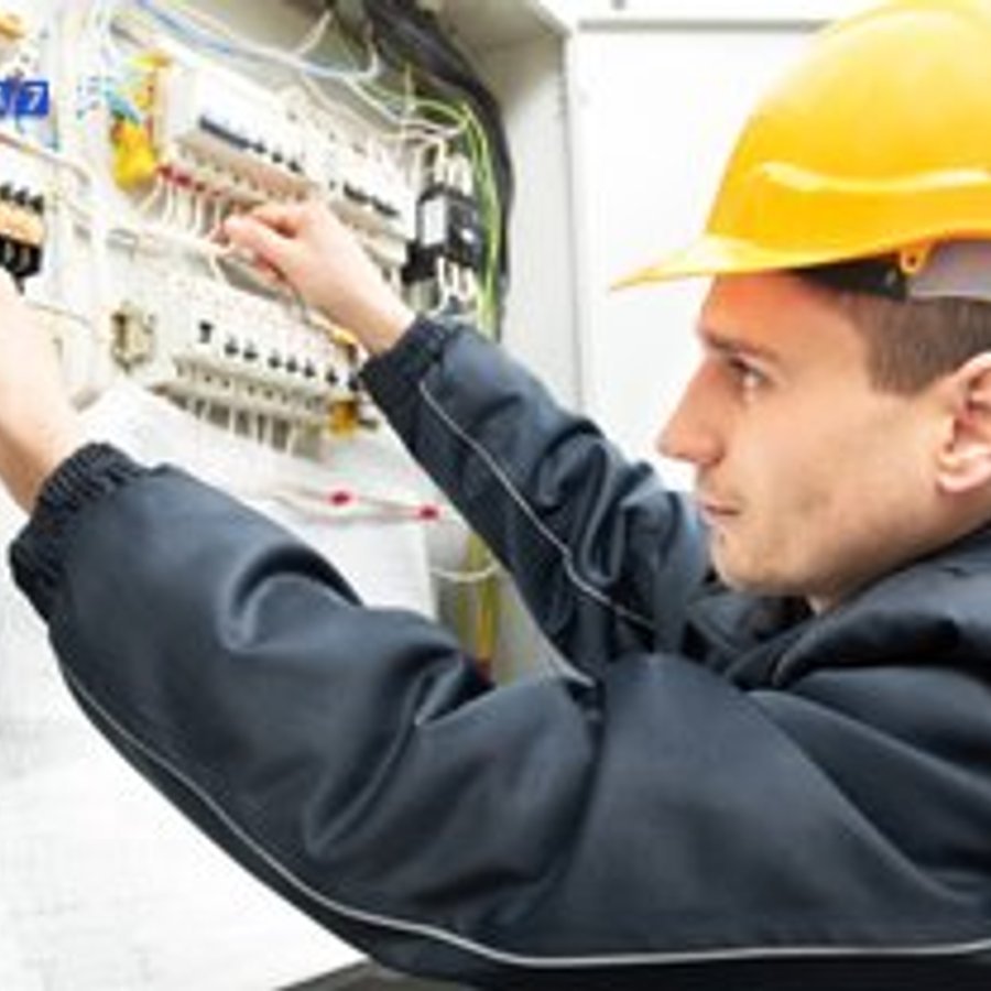 Photo de Daniel Moreau, électricien certifié Urgence 24/7 à ORPHIN - Note 4.7/5