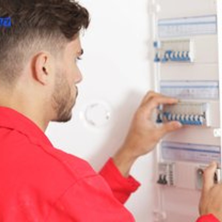 Photo de Thierry Schmitt, électricien certifié Mise aux Normes NF C 15-100 à BOUAFLE - Note 4.7/5