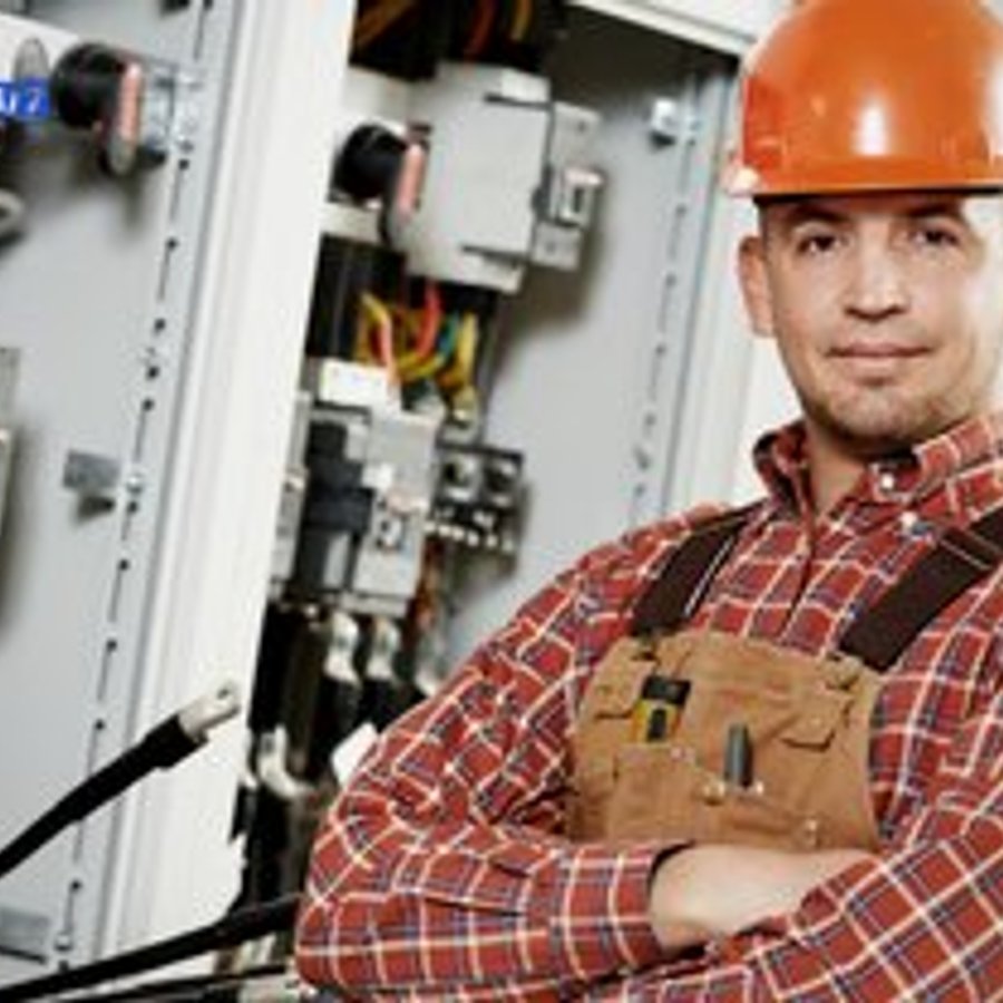 Photo de Charles Brun, électricien certifié Mise aux Normes NF C 15-100 à THIVERVAL-GRIGNON - Note 4.7/5