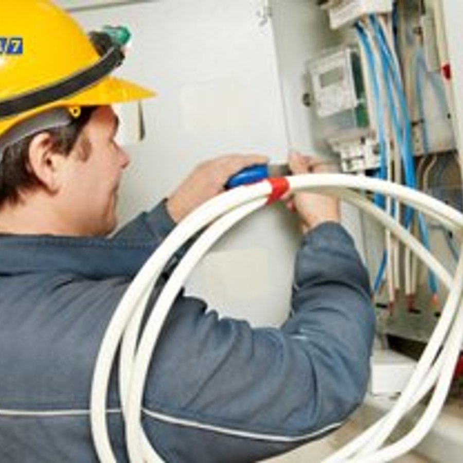 Photo de Dominique Lucas, électricien certifié Installation Tableau Électrique à Annuaire Électricien Paris IDF ⚡ 408 Pros Dispo 24/7 | 2025 - Note 4.9/5