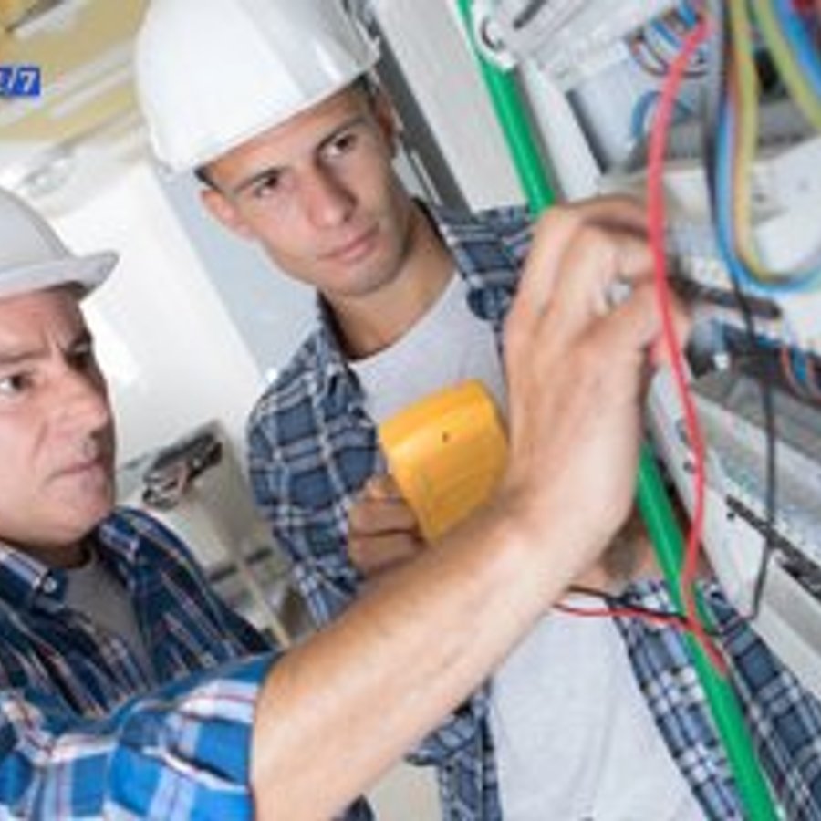 Photo de René Brunet, électricien certifié Rénovation Électrique à Annuaire Électricien Paris IDF ⚡ 408 Pros Dispo 24/7 | 2025 - Note 4.7/5