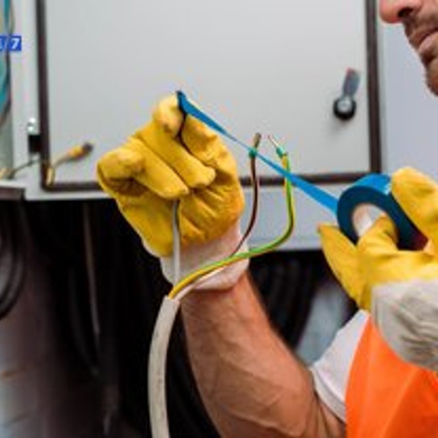 Photo de Frédéric Vincent, électricien certifié Installation Borne Recharge à SALINS - Note 4.7/5