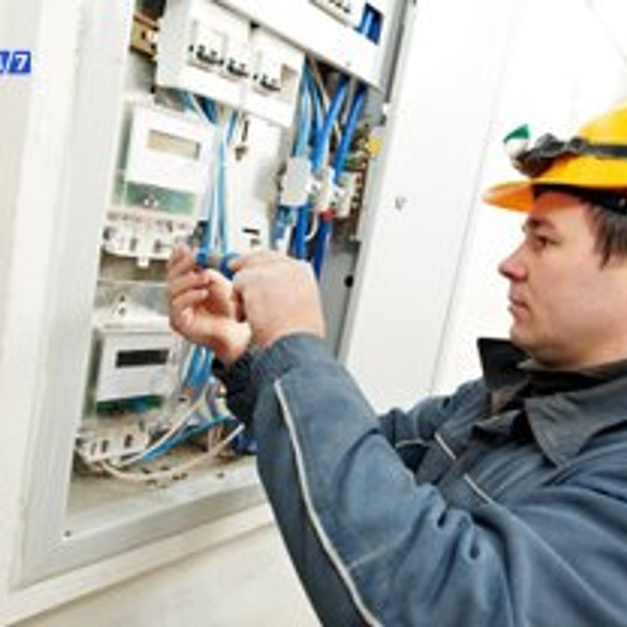 Photo de Alexandre Morin, électricien certifié Éclairage LED Professionnel à Annuaire Électricien Paris IDF ⚡ 408 Pros Dispo 24/7 | 2025 - Note 4.9/5