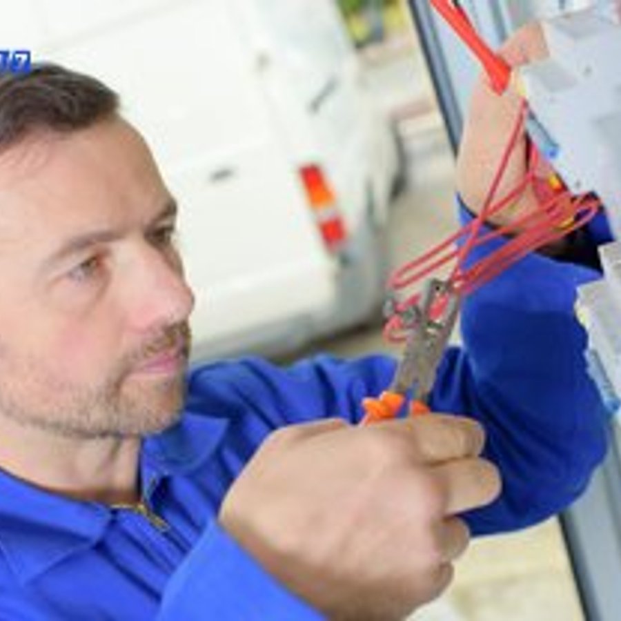 Photo de Denis Dubois, électricien certifié Mise aux Normes NF C 15-100 à AMENUCOURT - Note 4.7/5