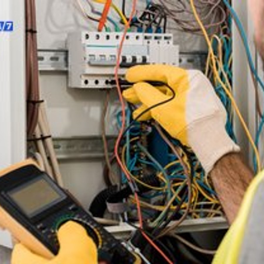 Photo de Bernard Noel, électricien certifié Urgence 24/7 à BAGNOLET - Note 4.7/5