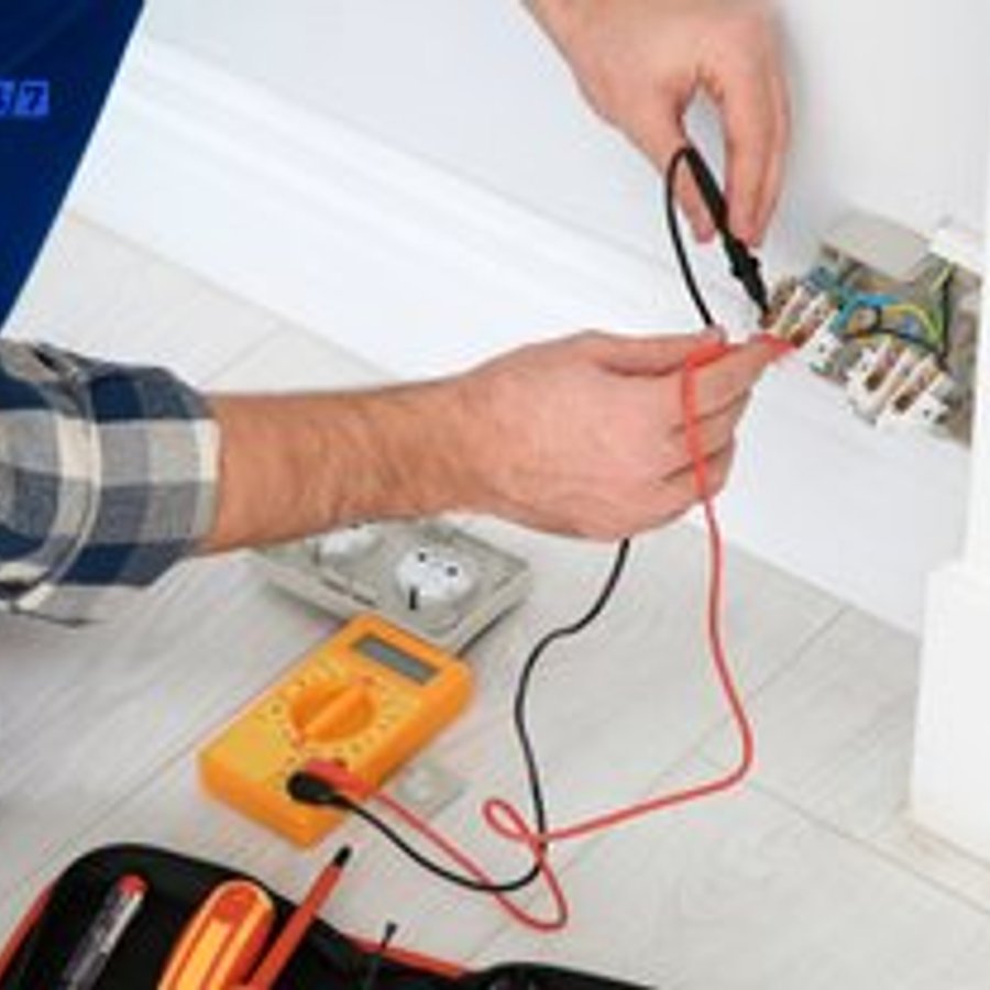 Photo de Jérôme Clement, électricien certifié Installation Borne Recharge à SENLISSE - Note 4.7/5