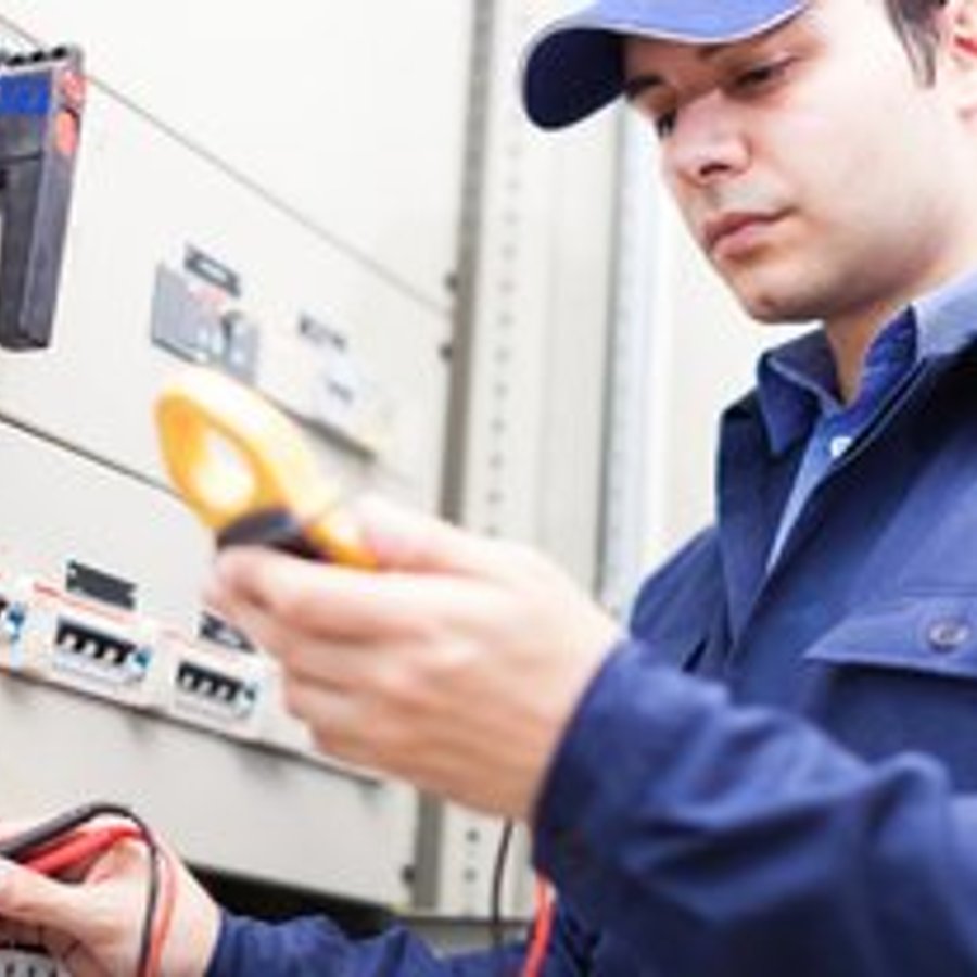 Photo de Dominique Garnier, électricien certifié Installation Tableau Électrique à VERT-SAINT-DENIS - Note 4.7/5