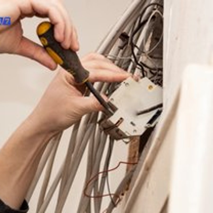 Photo de René Lefevre, électricien certifié Rénovation Électrique à CHAVILLE - Note 4.7/5