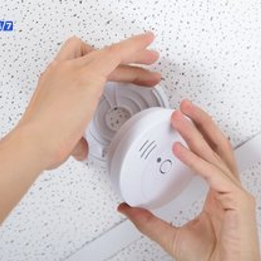 Photo de Antoine Bernard, électricien certifié Mise aux Normes NF C 15-100 à Annuaire Électricien Paris IDF ⚡ 408 Pros Dispo 24/7 | 2025 - Note 4.7/5